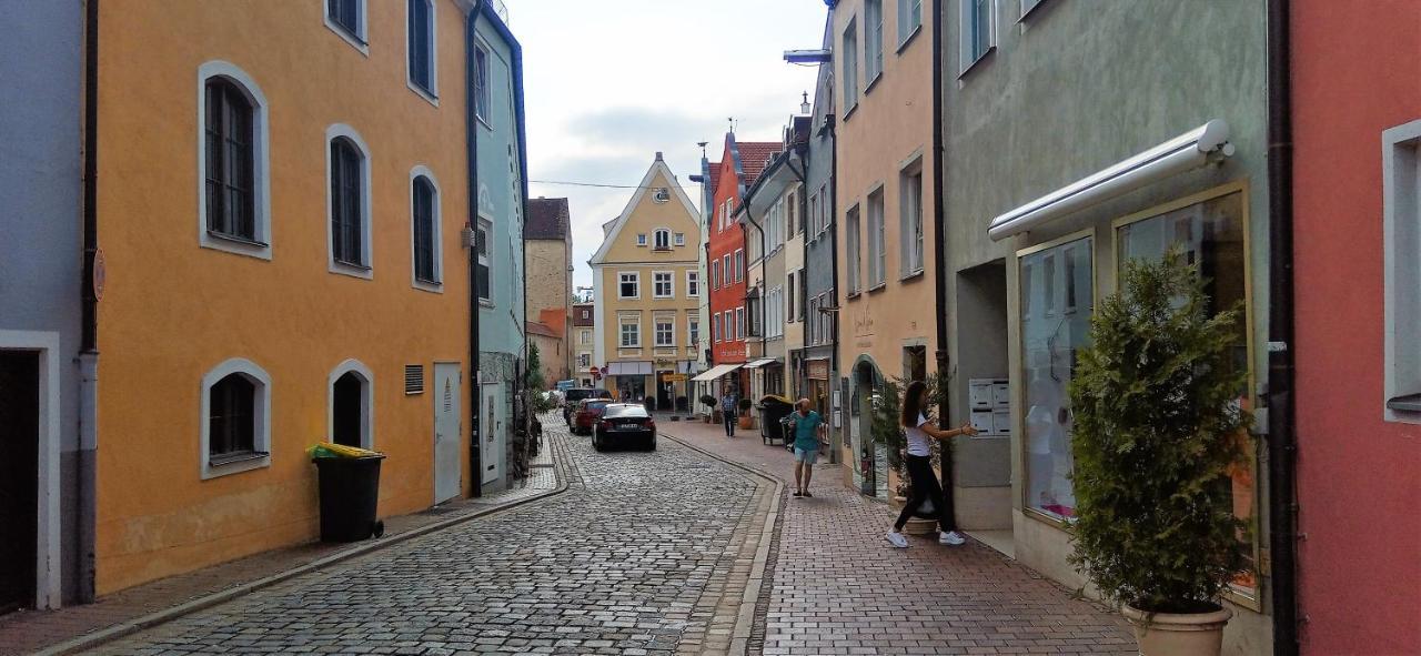 Grosses Zimmer Bad Kueche Wohnzimmer Terasse Garten Zentral Ruhig ランツベルク・アム・レヒ エクステリア 写真