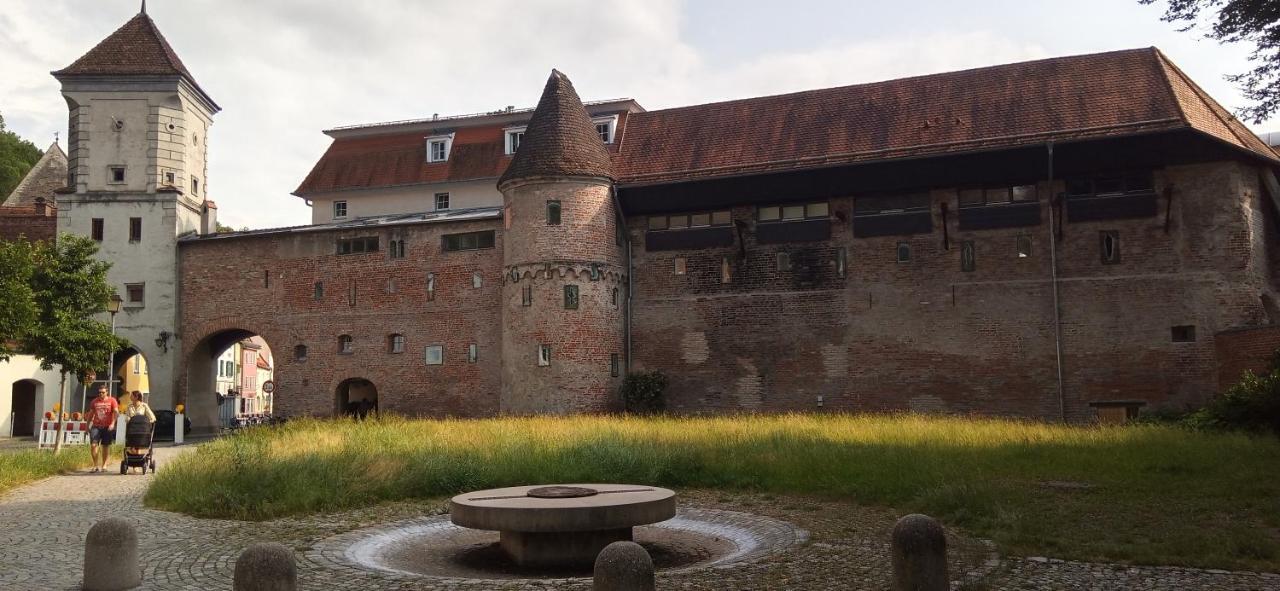 Grosses Zimmer Bad Kueche Wohnzimmer Terasse Garten Zentral Ruhig ランツベルク・アム・レヒ エクステリア 写真